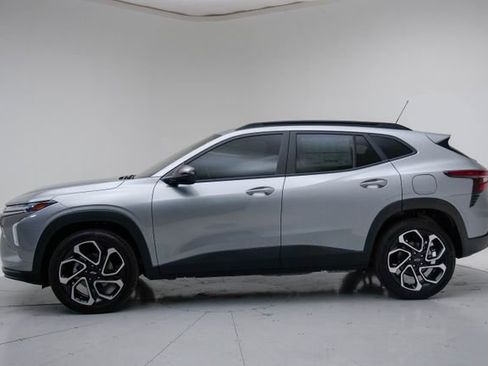 New 2026 Chevrolet Trax RS w/ Sunroof Package FWD image 3