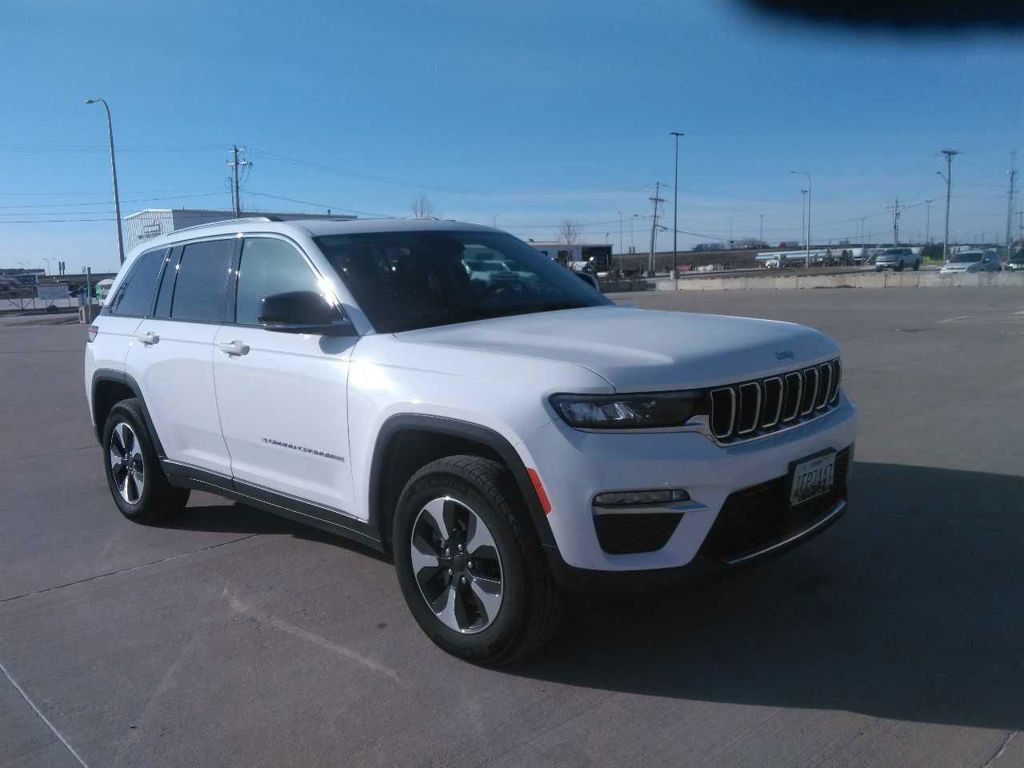 Used 2024 Jeep Grand Cherokee Limited 4xe AWD/4WD image 8