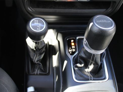 Used 2023 Jeep Gladiator Overland image 22