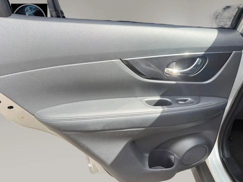 Used 2018 Nissan Rogue S FWD image 12