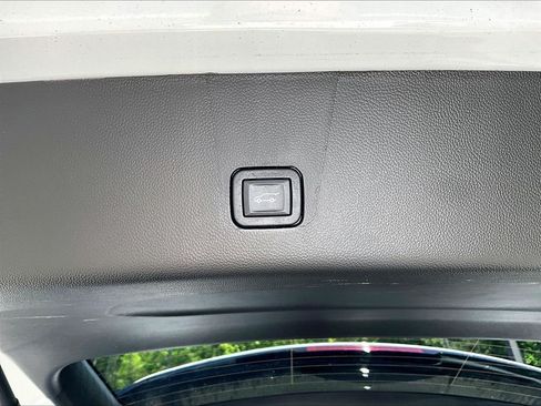 Used 2023 Chevrolet Traverse RS AWD/4WD image 26