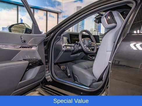 Used 2025 BMW 750e xDrive w/ Premium Package AWD/4WD image 13