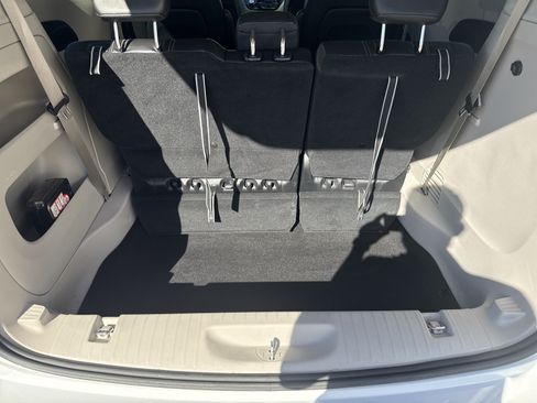 Used 2023 Chrysler Pacifica Touring-L FWD image 21