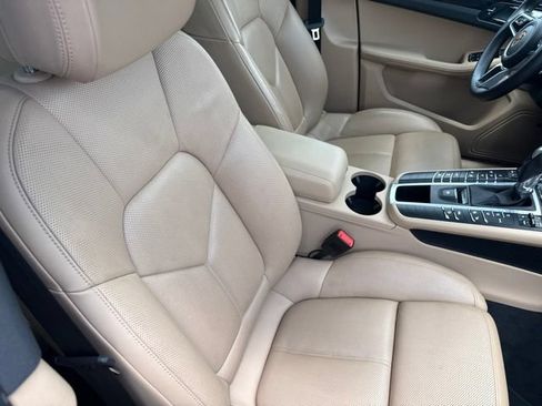 Used 2020 Porsche Macan AWD/4WD image 25