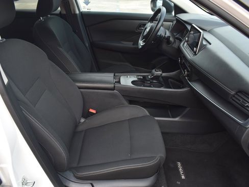 Used 2024 Nissan Rogue S image 27