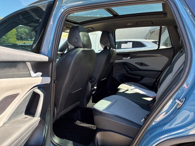 Certified 2026 Volkswagen Tiguan SE R-Line AWD/4WD image 13