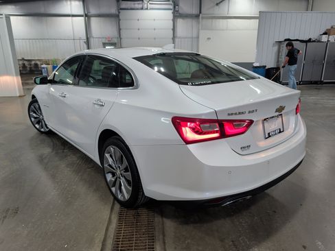 Used 2018 Chevrolet Malibu Premier w/ Premier Sun and Wheel Package FWD image 4