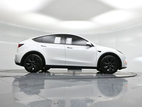 Used 2025 Tesla Model Y Long Range image 45
