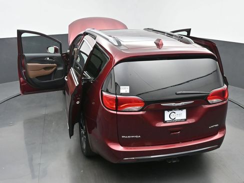 Used 2017 Chrysler Pacifica Limited FWD image 62