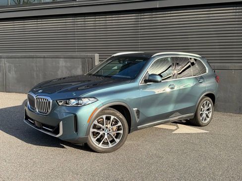 Used 2024 BMW X5 xDrive40i w/ Premium Package image 1