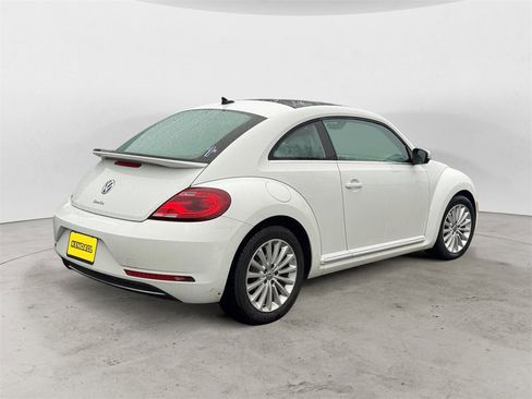Used 2019 Volkswagen Beetle 2.0T SE image 4
