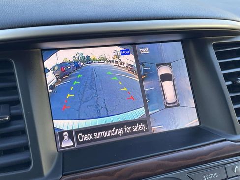 Used 2018 Nissan Pathfinder Platinum image 21