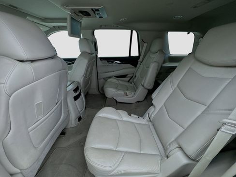 Used 2018 Cadillac Escalade Premium Luxury image 16
