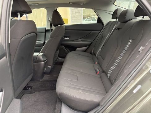 Used 2024 Hyundai Elantra SEL w/ Convenience Package image 36