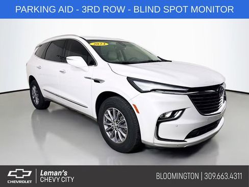 Used 2024 Buick Enclave Essence image 1