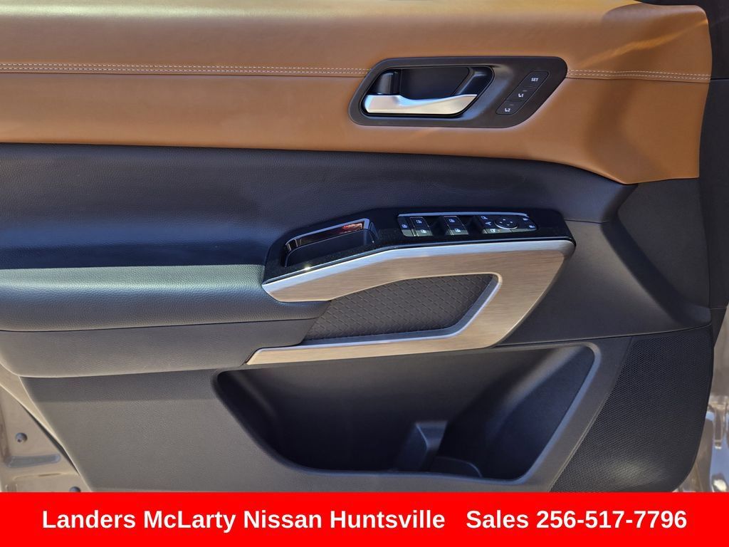 Used 2023 Nissan Pathfinder Platinum w/ Cargo Package AWD/4WD image 22