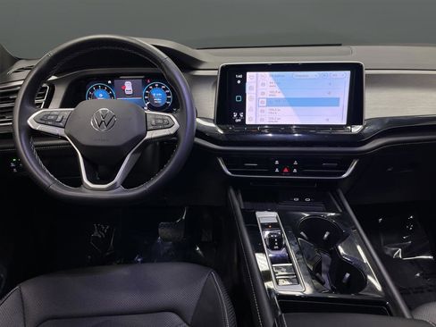 Certified 2025 Volkswagen Atlas Cross Sport SE image 5