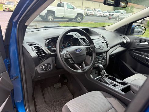 Used 2017 Ford Escape SE w/ SE Cold Weather Package FWD image 13