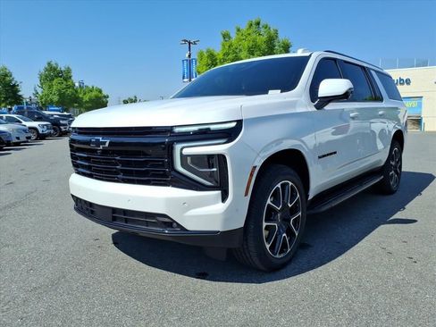 Used 2025 Chevrolet Suburban RST w/ Comfort Package AWD/4WD image 37