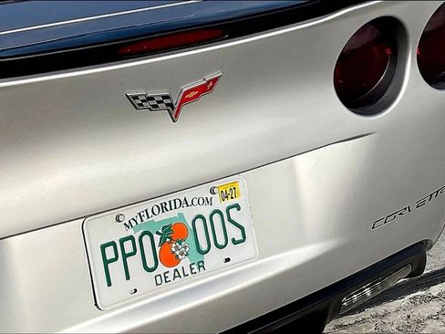 Used 2005 Chevrolet Corvette Coupe w/ Preferred Equipment Group RWD image 21