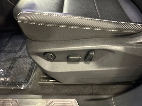 Used 2022 Volkswagen Atlas Cross Sport SE w/ Panoramic Sunroof Package image 17