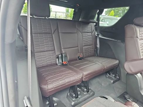 Used 2021 Cadillac Escalade Premium Luxury Platinum RWD image 32
