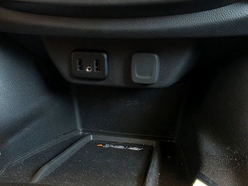 Used 2023 Chevrolet Traverse LT FWD image 44