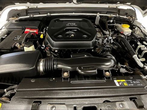 Used 2020 Jeep Wrangler Unlimited Sahara image 12