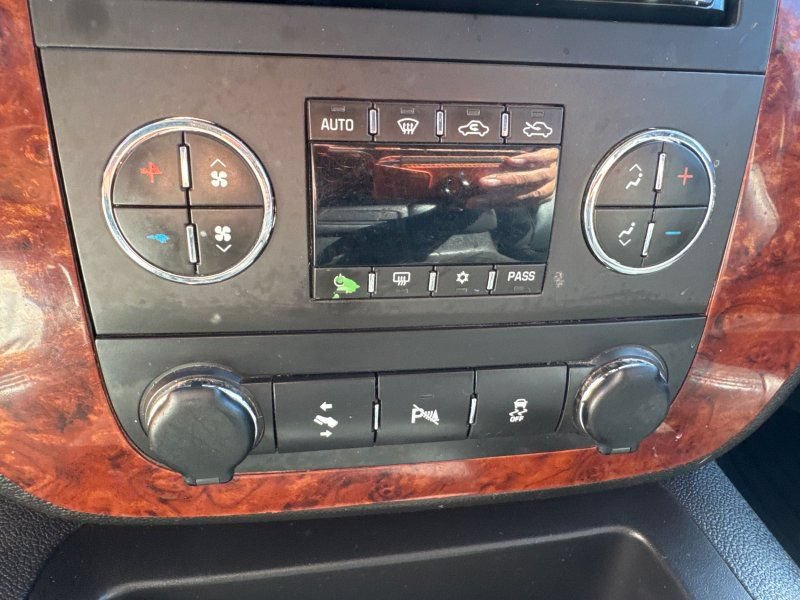 Used 2012 Chevrolet Avalanche LT AWD/4WD image 26
