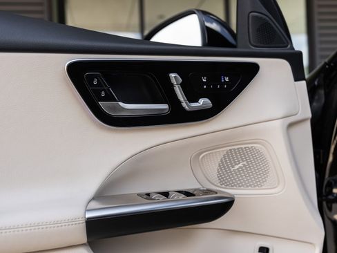 Used 2025 Mercedes-Benz C 300 Sedan image 18