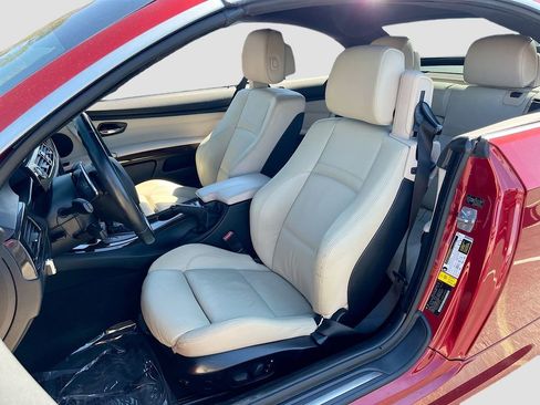 Used 2011 BMW 328i Convertible image 17