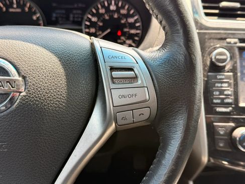 Used 2015 Nissan Altima 2.5 SL w/ Technology Package FWD image 17