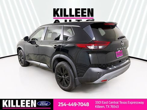 Used 2022 Nissan Rogue SV FWD image 6
