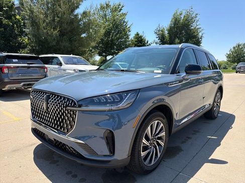 New 2026 Lincoln Aviator AWD image 10