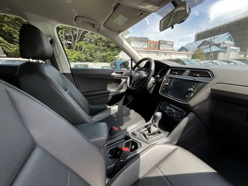 Used 2018 Volkswagen Tiguan SE AWD/4WD image 19