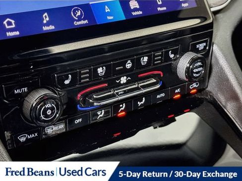 Used 2023 Jeep Grand Cherokee L Overland w/ Luxury Tech Group IV AWD/4WD image 21
