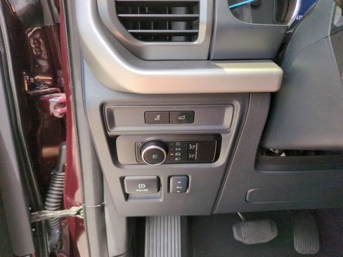 Used 2024 Ford Expedition XLT RWD image 27
