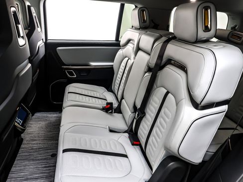 Used 2023 Rivian R1S Adventure image 8