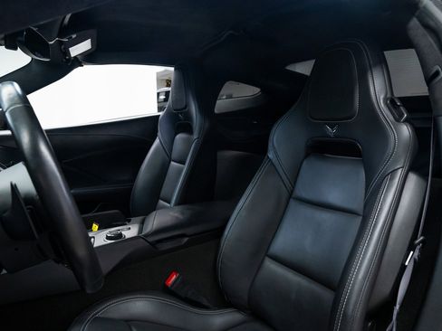 Used 2015 Chevrolet Corvette Z06 w/ 3LZ Preferred Equipment Group image 16