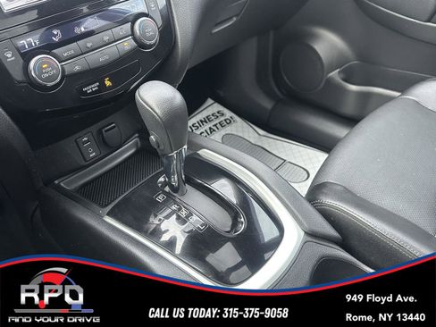 Used 2016 Nissan Rogue SL w/ SL Premium Package image 29