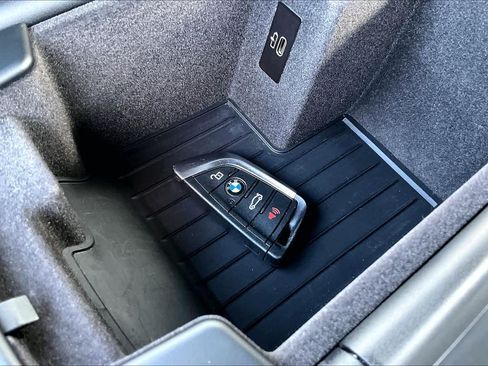 Used 2023 BMW 530i xDrive AWD/4WD image 15