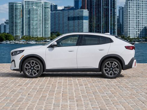 Used 2025 BMW X2 xDrive28i w/ Convenience Package AWD/4WD image 4