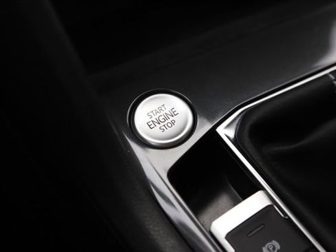 Used 2023 Volkswagen Tiguan SE image 23