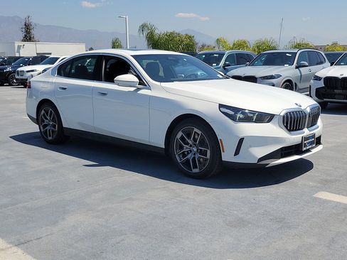 New 2026 BMW 530i w/ Premium Package RWD image 4