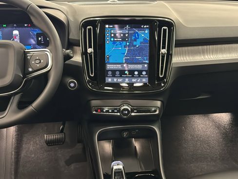 Used 2026 Volvo XC40 B5 Ultra w/ Protection Package Premier image 11