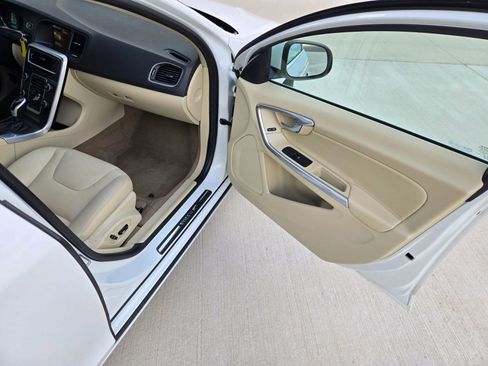 Used 2015 Volvo V60 T5 Premier image 17