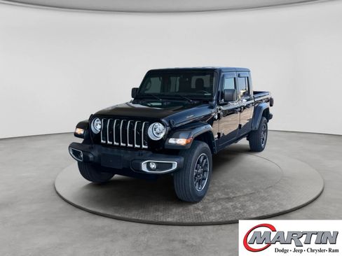 Used 2021 Jeep Gladiator Overland w/ Popular Equipment Package AWD/4WD image 1