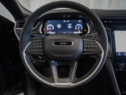 New 2025 Jeep Grand Cherokee Limited image 30