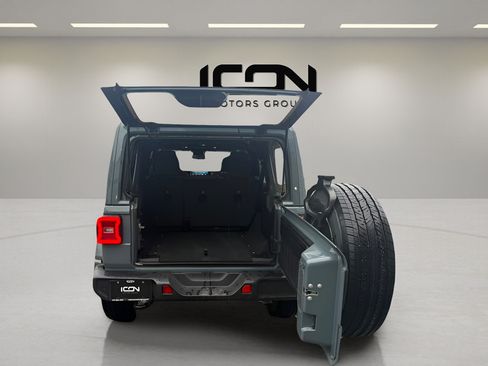 Used 2024 Jeep Wrangler Unlimited Sahara w/ Dual Top Group AWD/4WD image 16