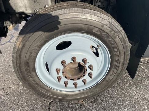 Used 2007 Ford F550 2WD Regular Cab Super Duty image 22